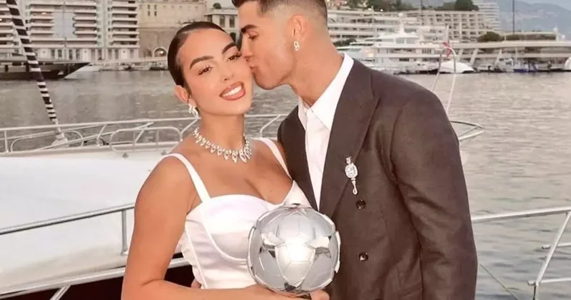Ronaldo, 2 çocuğunun annesi olan sevgilisine 9 yıl sonra evlilik teklifi etti