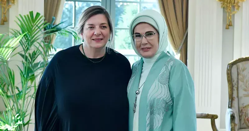 Emine Erdoğan, Gürcistan Devlet Başkanı nın eşi Tamar Bagrationi ile bir araya geldi