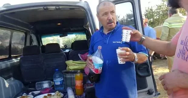 Bolu haberleri Bolu da iç ısıtan anlar: Köylülerden yangın söndürme ekiplerine yemek ikramı 12 Ağustos 2025