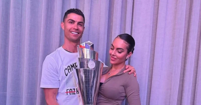 Ronaldo nun evlilik teklifinde kullandığı yüzüğün fiyatı dudak uçuklattı! Diğer Haberleri
