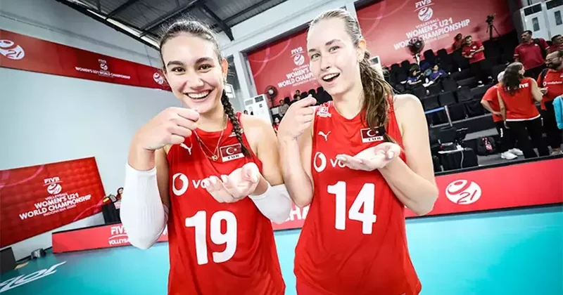U21 Kadın Milli Takımımız, İtalya yı devirdi, turladı: Defne Başyolcu ve Liza Safronova resitali Voleybol Haberleri Spor