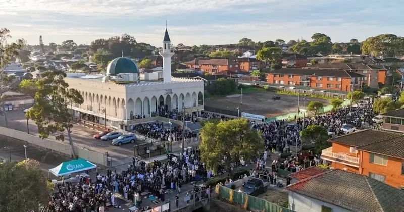 Cuma namazı için hoparlörlerden ezan okuma girişimi ülkeyi karıştırdı