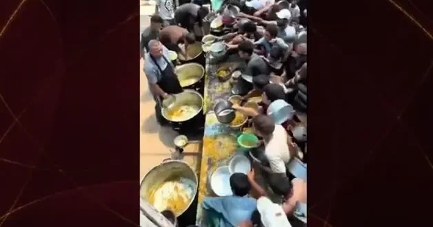 Gazze de kazanında yemek biten görevlinin çaresiz hali yürekleri yaktı!