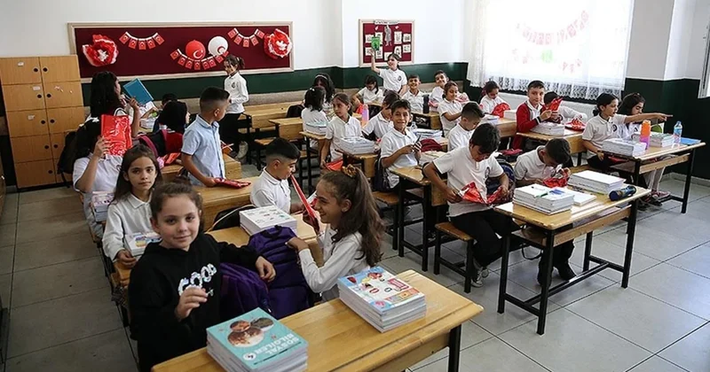 Okullarda yeni dönem başlıyor! 4 yıl kararını bakan duyurdu: İşte kıyafetlerdeki yasaklar Sözcü Gazetesi
