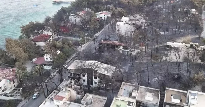 Milyonluk villalar, araçlar küle döndü! Çanakkale deki acı tablo ortaya çıktı