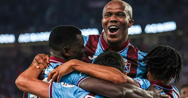 Mehmet Ayan, Trabzonspor un Kocaelispor karşısında aldığı galibiyeti değerlendirdi: Hibrit hücum, durgun oyun