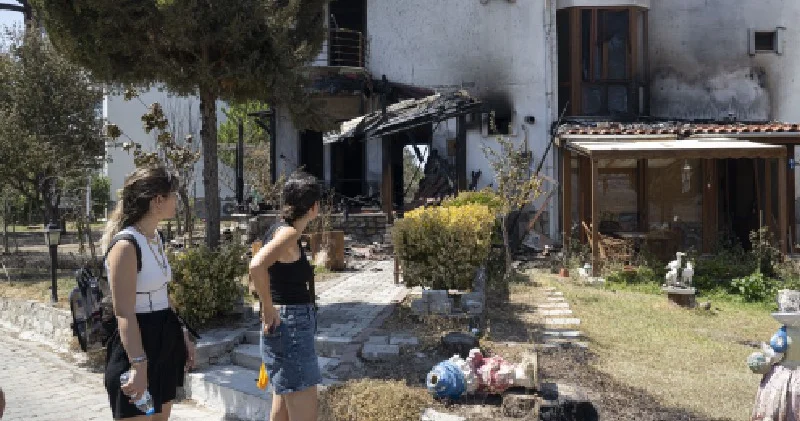 Çanakkale deki orman yangınında alevler içinde kalan site sakinleri: Tavuklarımla arılarıma hâlâ çok ama çok üzülüyorum