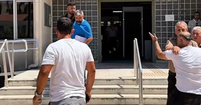 Torbacı olduğunu öğrendiği kardeşini adliye çıkışı fırçaladı: Git yat cezaevinde aklın başına gelsin VİDEO İZLE