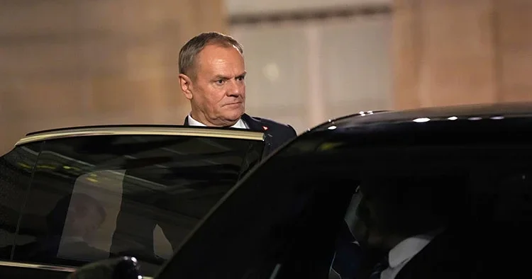 Polonya’da skandal hırsızlık: Tusk ın konutunun önünde aracı çalındı