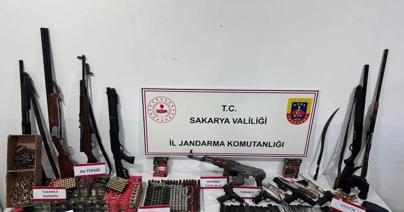 Sakarya’da cephanelik gibi ev: Uzun namlulu silahlar, binlerce mermi ve altın ele geçti Sözcü Gazetesi
