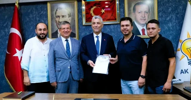 Bakan Bolat’a tescilli Buldan bezinden üretilen gömlek hediye edildi Ekonomi Haberleri