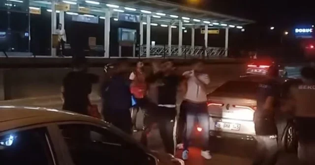 Trafikteki yol verme kavgası kamerada; 2 gözaltı Bursa Haberleri