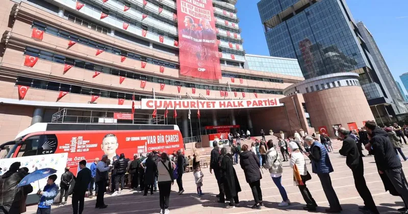 CHP Genel Merkezi nde gıda stoklu gaz maskeli nöbet başladı