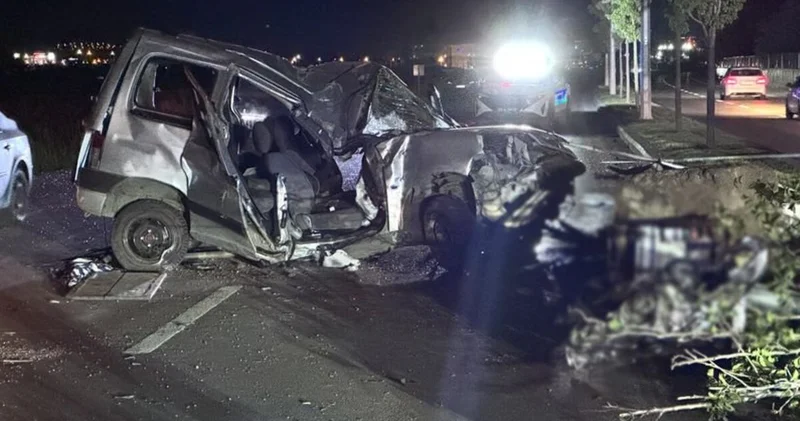 Erzurum da hafif ticari araç, elektrik direğine çarptı: 1 ölü, 2 yaralı Son dakika haberleri