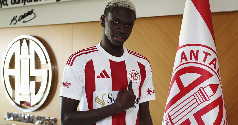 Antalyaspor transferde hız kesmiyor! Bachir Gueye imzayı attı