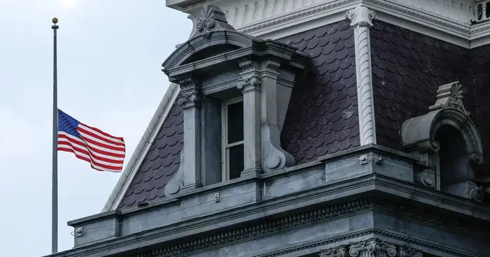 Charlie Kirk suikasti nedeniyle ülke genelindeki Amerikan bayrakları yarıya indirildi