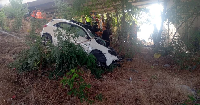 Otoyolda üst geçidin ayağına çarpan otomobilin sürücüsü öldü Edirne Haberleri