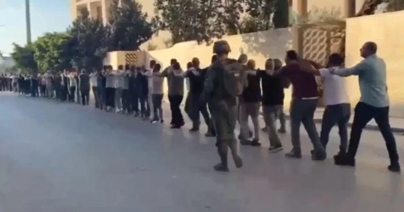 İşgalci İsrail ordusu Batı Şeria nın Tulkerim kentini kuşatarak onlarca genci gözaltına aldı