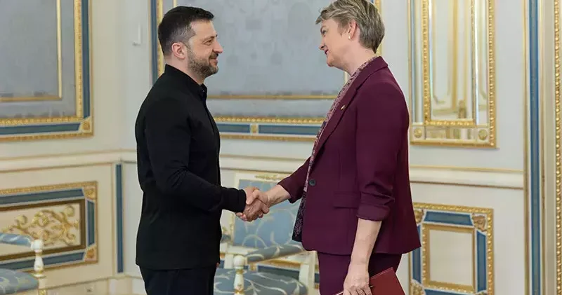 Ukrayna Devlet Başkanı Zelenskiy, İngiltere Dışişleri Bakanı Cooper ile görüştü