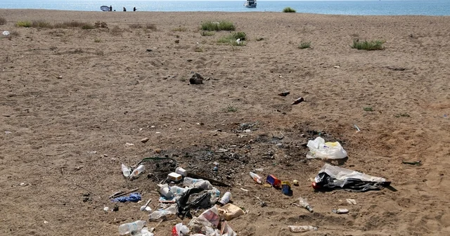 Kumköy sahilinde yine çöp manzarası Antalya Haberleri
