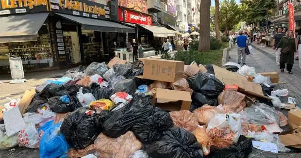 İzmir haberleri İşçiler eylemde, İzmir çöp içinde! 12 Eylül 2025