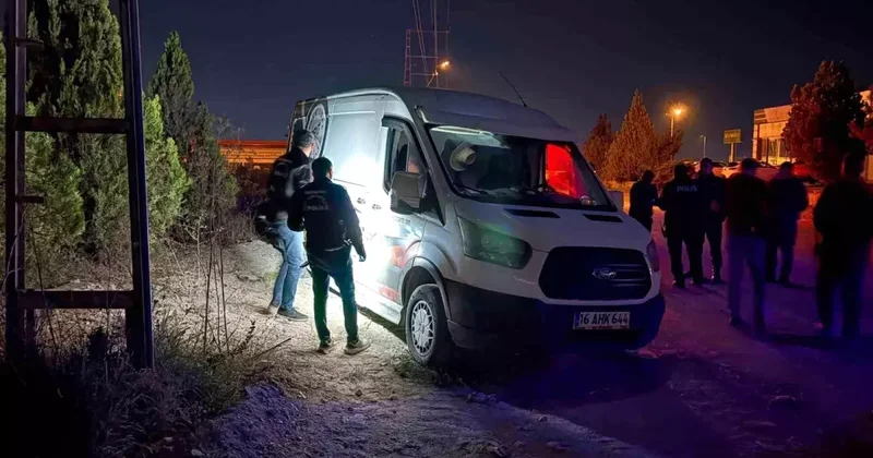 Kayseri de Çukurda Araç Çıkarırken Tüfekle Vurdular