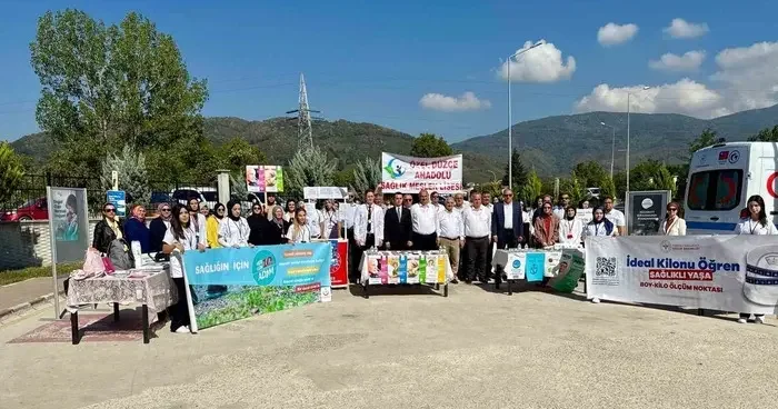 Geleceğin sağlıkçıları da yürüyüşe katıldı