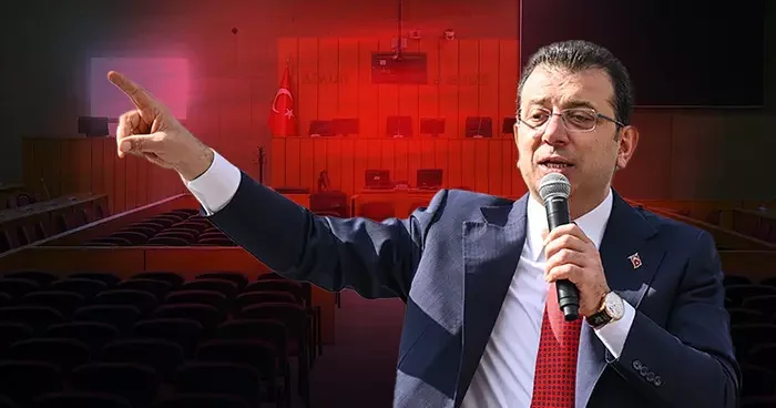 Ceketini çıkardı, hakim salonu uyardı! İmamoğlu nun sahte diploma davasında alkış üstüne alkış: Hayretle dinliyorum