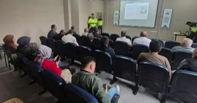 Dikmen de öğrenci servisi sürücüleri ve rehber personeller bilgilendirildi Sinop Haberleri