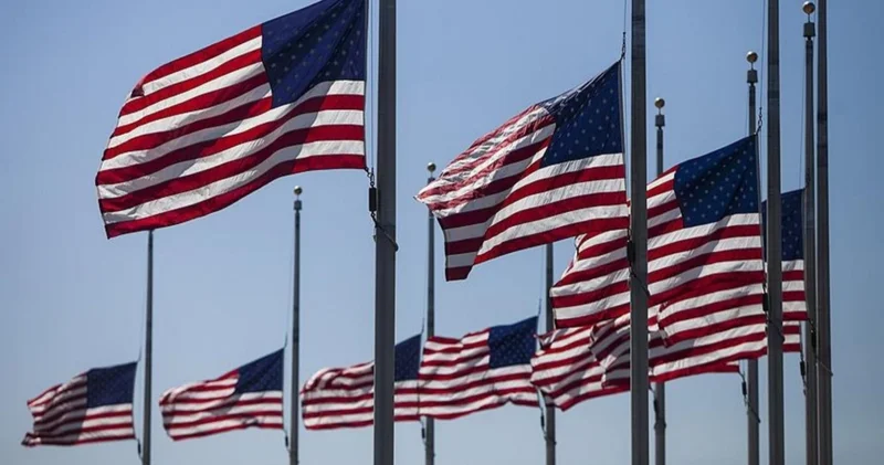 ABD de bayraklar Charlie Kirk suikastı nedeniyle yarıya indirildi