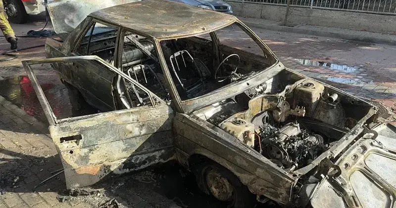 Avcılar da yanan otomobil kullanılamaz hale geldi