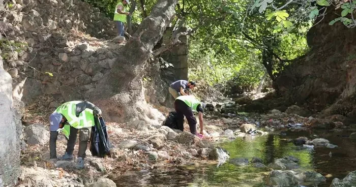 Yüceli vadisi ve şelalesinde temizlik seferberliği