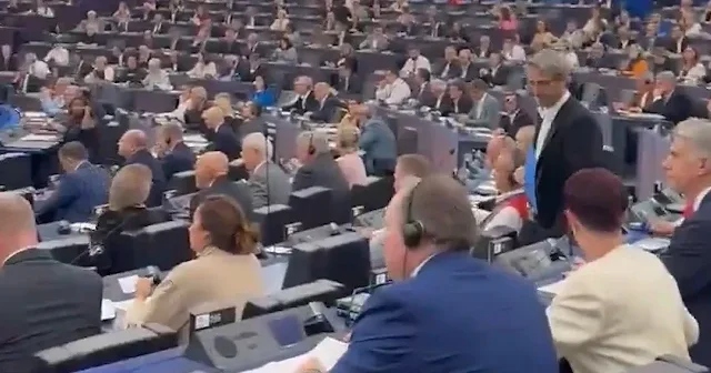 AP milletvekilleri öldürülen İsrail yanlısı ABD li aktivist Kirk e saygı duruşunu reddetti VİDEO İZLE