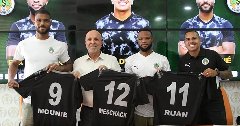 Alanyaspor dan transfer şov! 3 oyuncu için imza töreni düzenlendi...