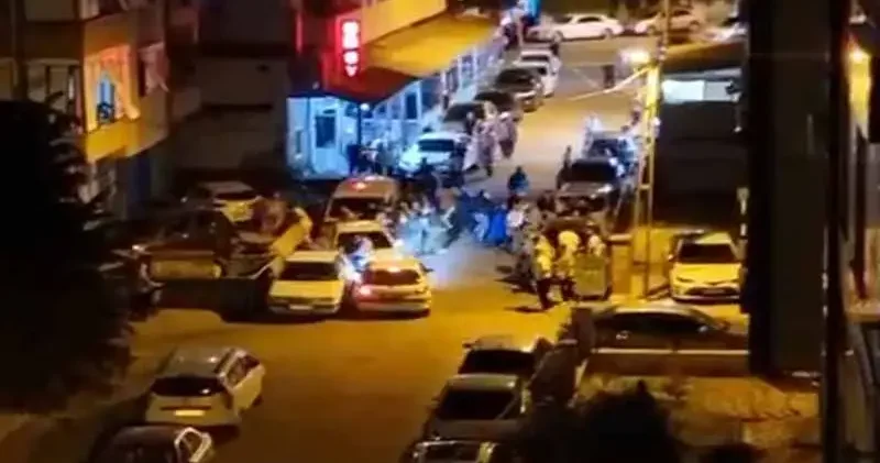 Kartal da alkollü sürücü düğün salonu çıkışında kalabalığa daldı: 2 yaralı