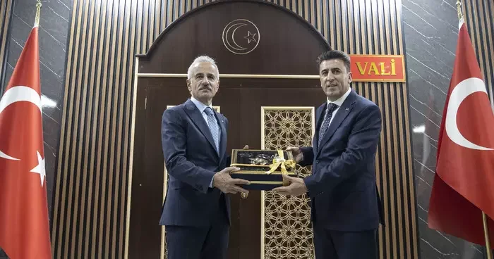 Ulaştırma ve Altyapı Bakanı Uraloğlu, Tunceli Valiliğini ziyaret etti