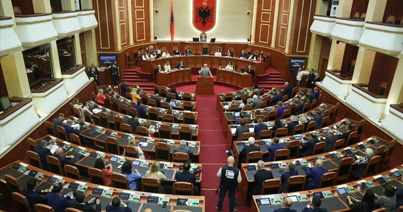 Arnavutluk, kabinede yapay zeka destekli sanal bakana yer verilen ilk ülke oldu