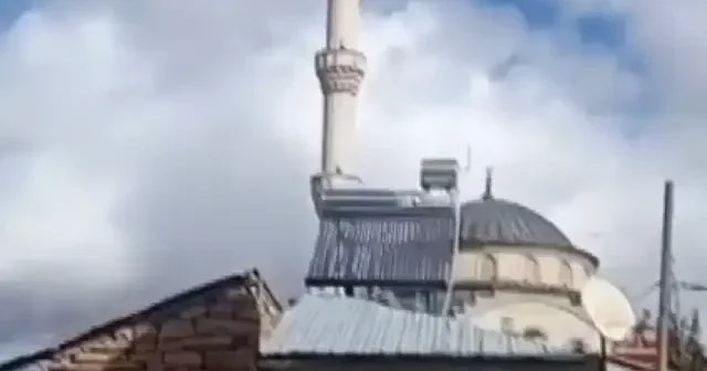 Cami hoparlöründen sitem gülümsetti: Benim makinemi niye alıyorsunuz komşular VİDEO İZLE