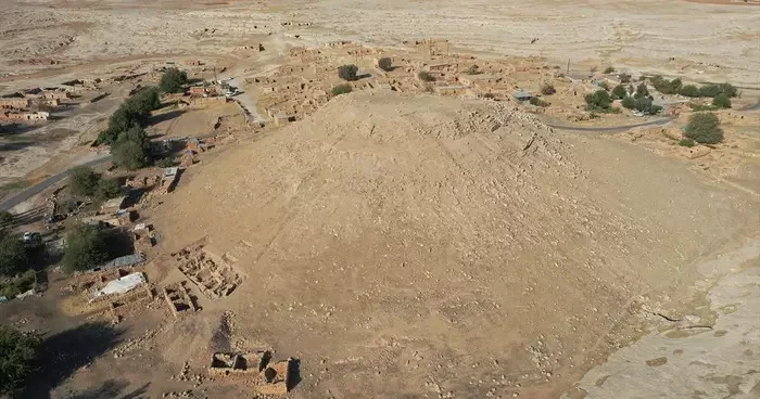 Soğmatar Antik Kenti nde Demir Çağ dönemine ait kamusal yapı bulundu