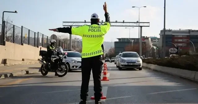 Ankara’da 102. yıl kutlaması trafiği etkileyecek: Hangi yollar kapalı olacak? İşte trafiğe kapatılacak yollar Son Dakika Haberleri