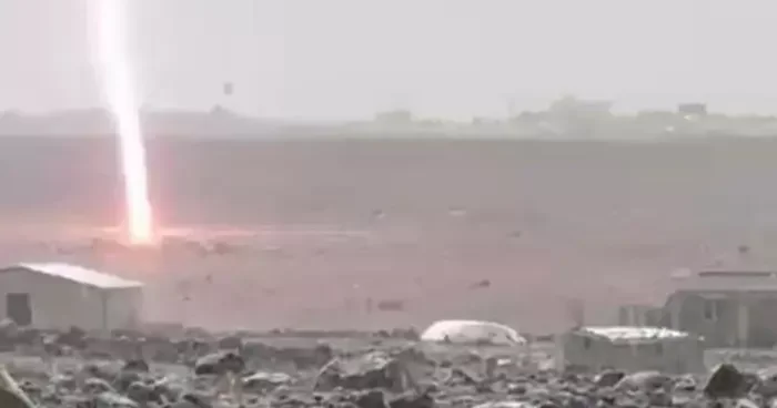 Diyarbakır da yıldırım düşme anı kamerada