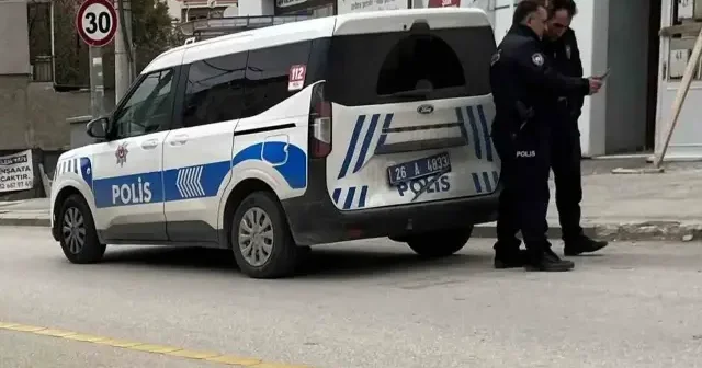 Eskişehir de ilginç olay: Polis aracına çarpıp kaçtı Gündem Haberleri
