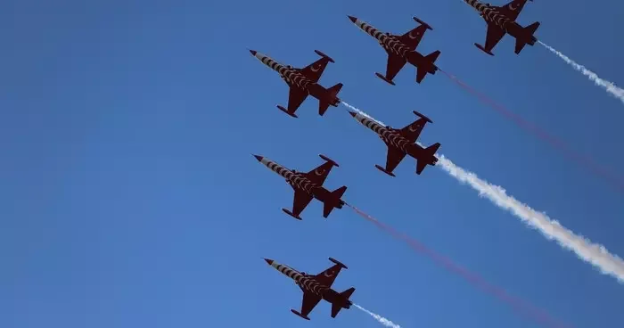 Türk Yıldızları’ndan Bandırma semalarında nefes kesen gösteri