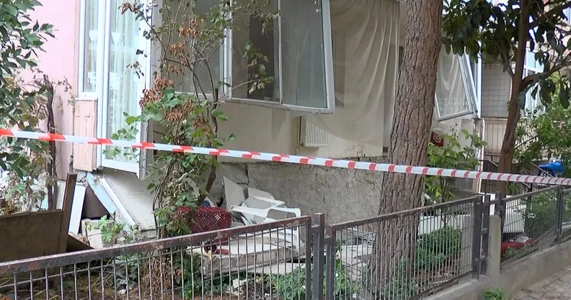 İstanbul da kentsel dönüşüm sürecindeki binada balkon çöktü: Bir vatandaş yaralandı