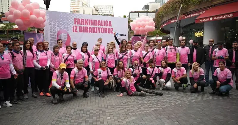 Kadıköy de meme kanserinde farkındalık için motosiklet ve bisiklet turu
