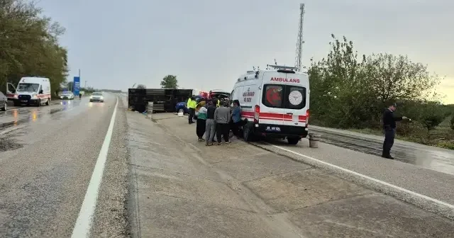 Adana da tarım işçilerini taşıyan midibüs devrildi: 11 kişi yaralandı Gündem Haberleri