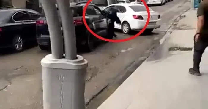 Cipiyle tartıştığı kişinin ayaklarını ezdi; o anlar kamerada