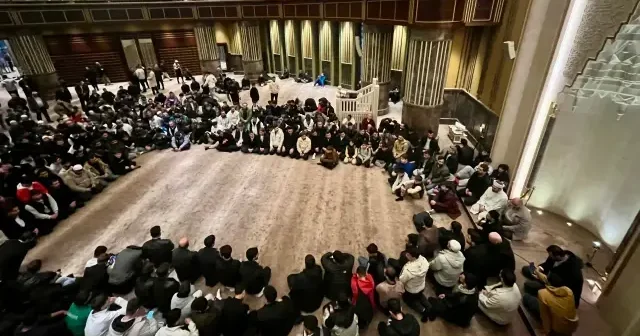 TÜGVA’lı gençler Taksim Camii’nde sabah namazında buluştu Hayat Haberleri