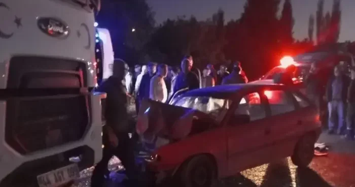 Malatya hafriyat kamyonu ile otomobil çarpıştı: 1 ölü 1 yaralı