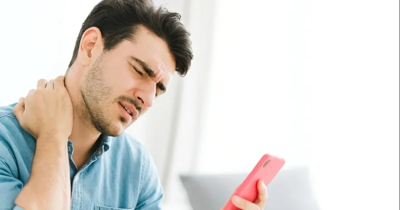 Telefonların boyunda yarattığı hastalık tartışma konusu: Sizde de olabilir! Sözcü Gazetesi
